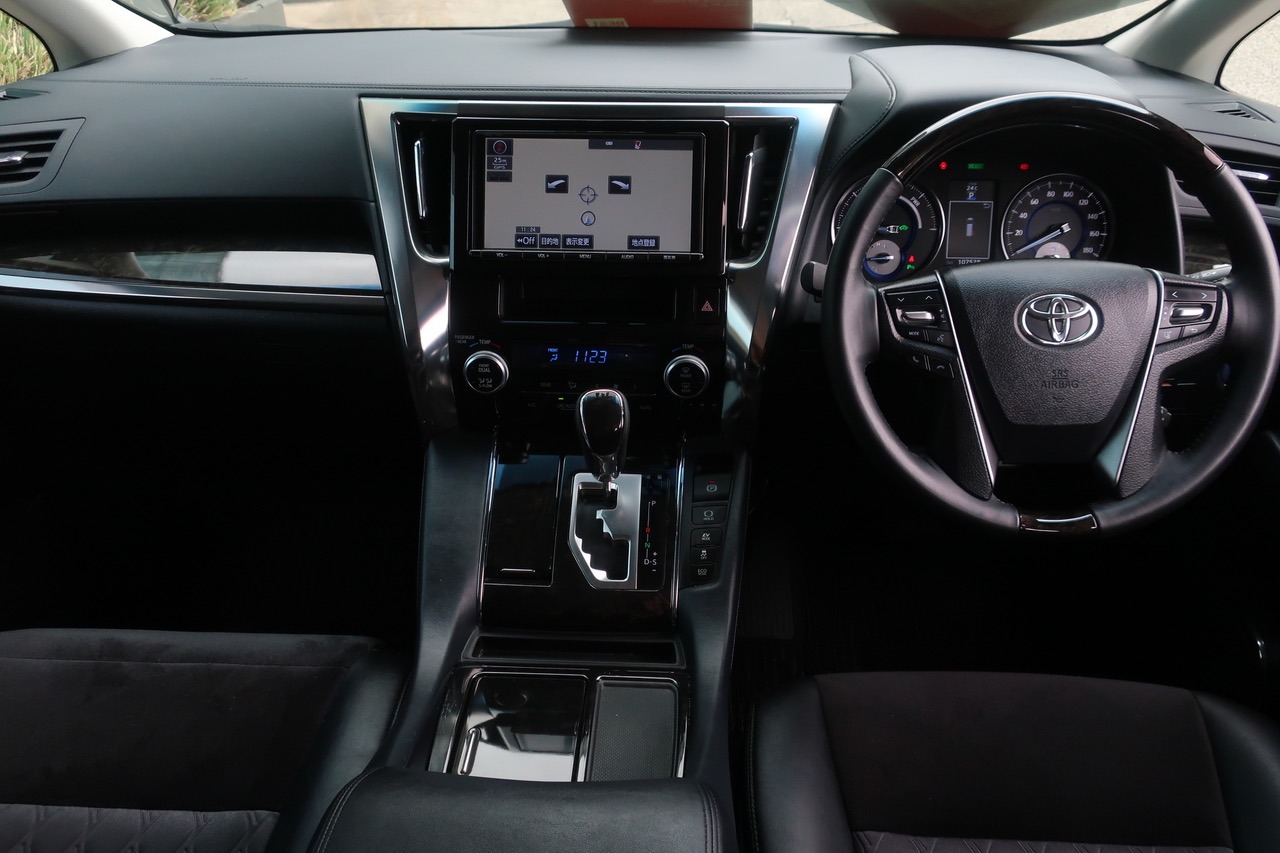 
								Toyota Alphard Hybrid 2.5L Hybrid 2018 full									
