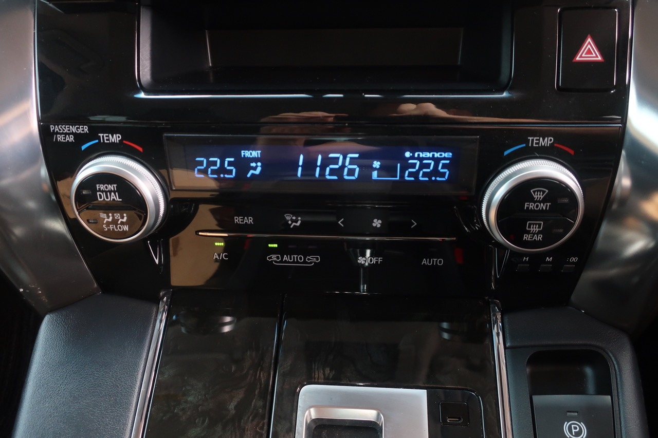 
								Toyota Alphard Hybrid 2.5L Hybrid 2018 full									