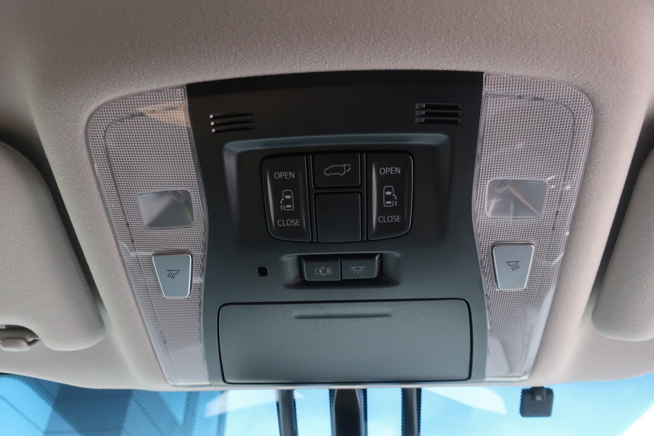 
								Toyota Alphard Hybrid 2.5L Hybrid 2018 full									