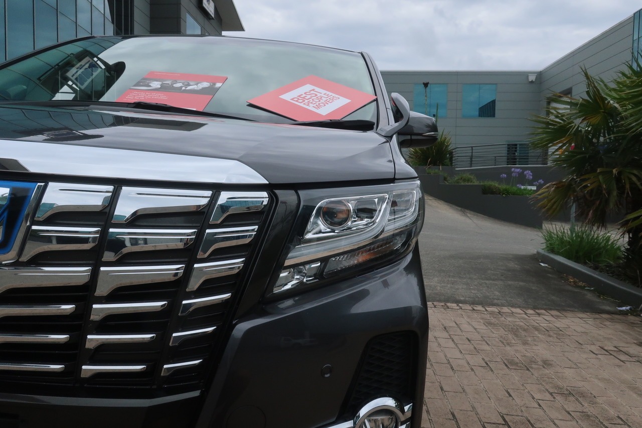 
								Toyota Alphard Hybrid 2.5L Hybrid 2018 full									