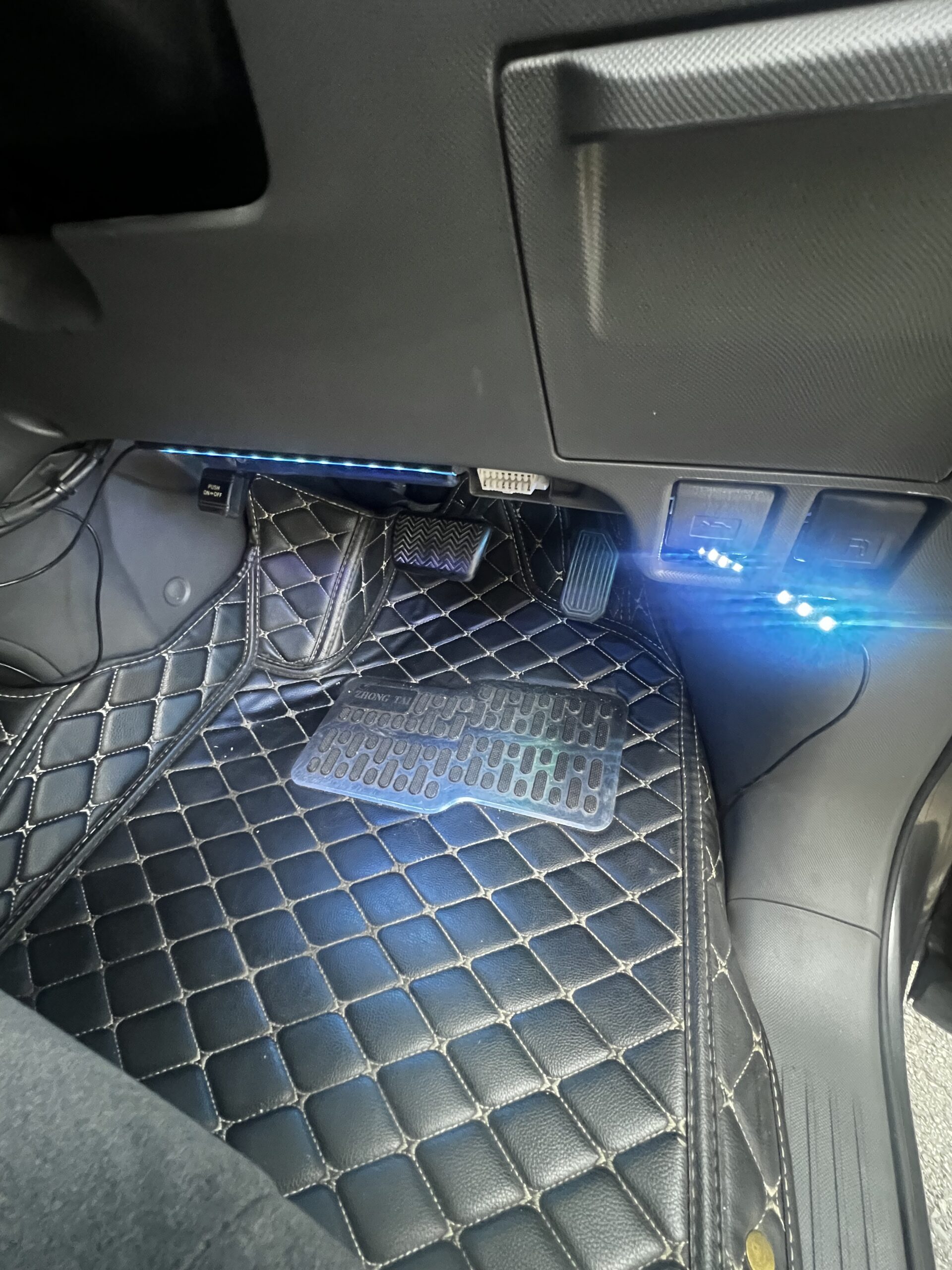 
								Toyota Estima 2010 ACR50 full									